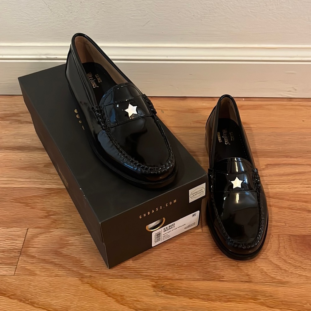 Never worn G.H. Bass Whitney Star Weejun loafer. Size 8.